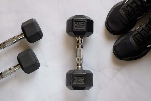 7 oefeningen met Hexagon dumbbells (zonder bankje)